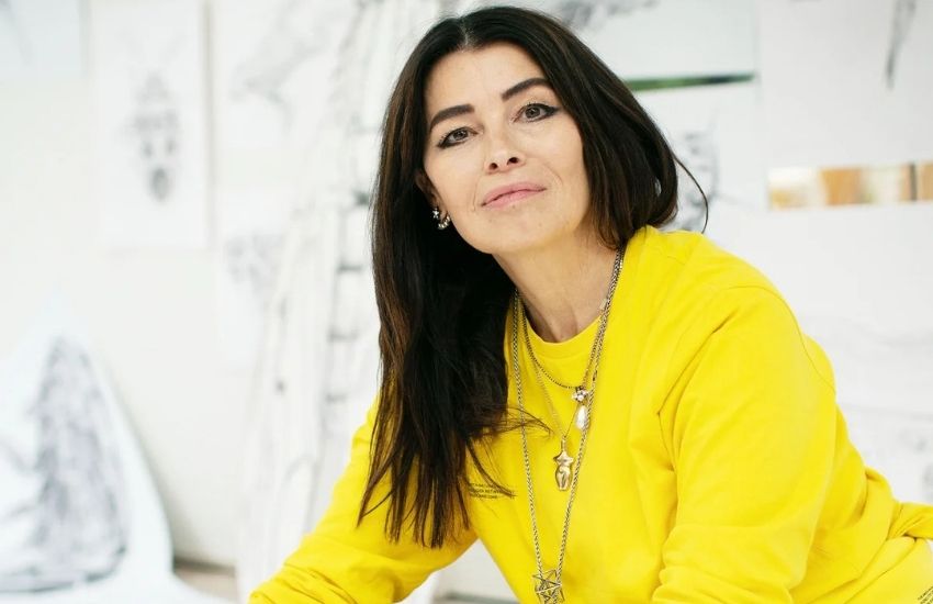 BOŞLUĞU ANLATIYA ÇEVİREN TASARIMCI: ES DEVLIN VE SATICININ ÖLÜMÜ
