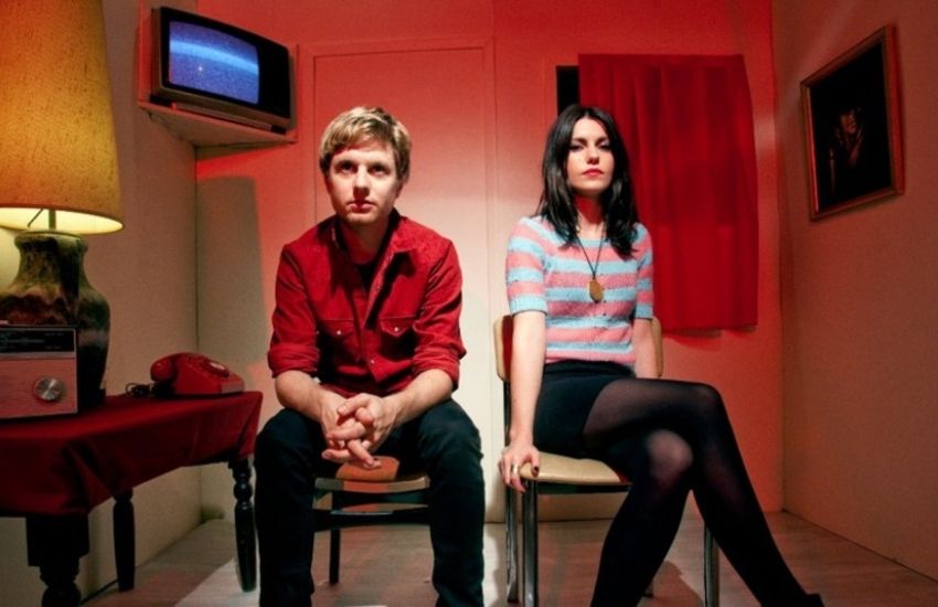 BLOOD RED SHOES: 17 YILDIR SAHNEDE, KARANLIKLA YOLA DEVAM EDİYOR!