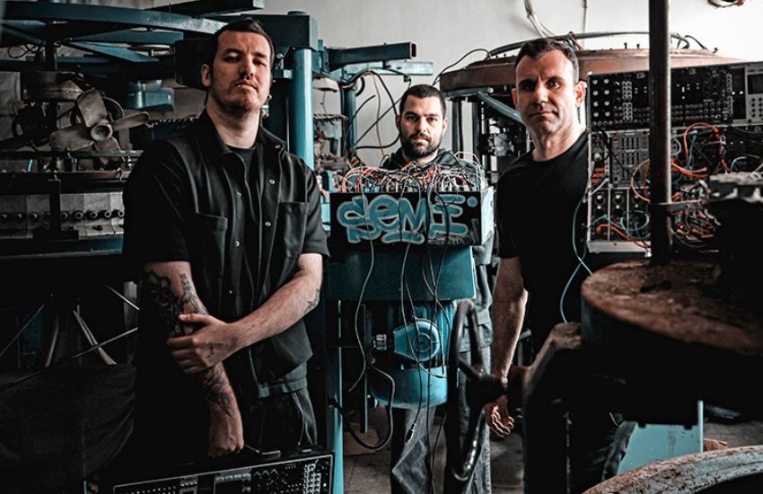 İSTANBUL MODULAR ENSEMBLE İLE MÜZİKLERİNİ VE CAZ İLE OLAN BAĞLARINI KONUŞTUK