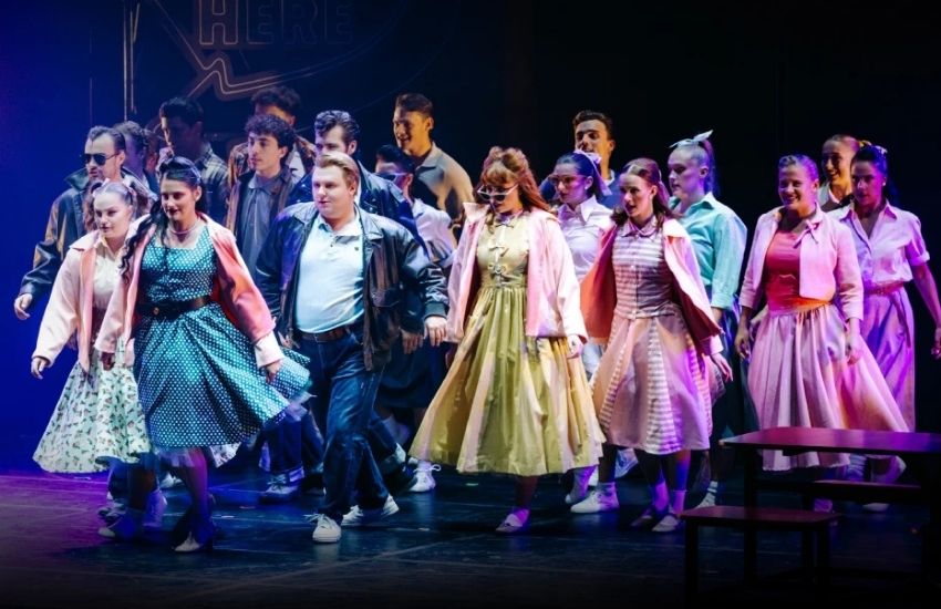 DÜNYACA ÜNLÜ “GREASE MÜZİKALİ” ZORLU PSM’DE!