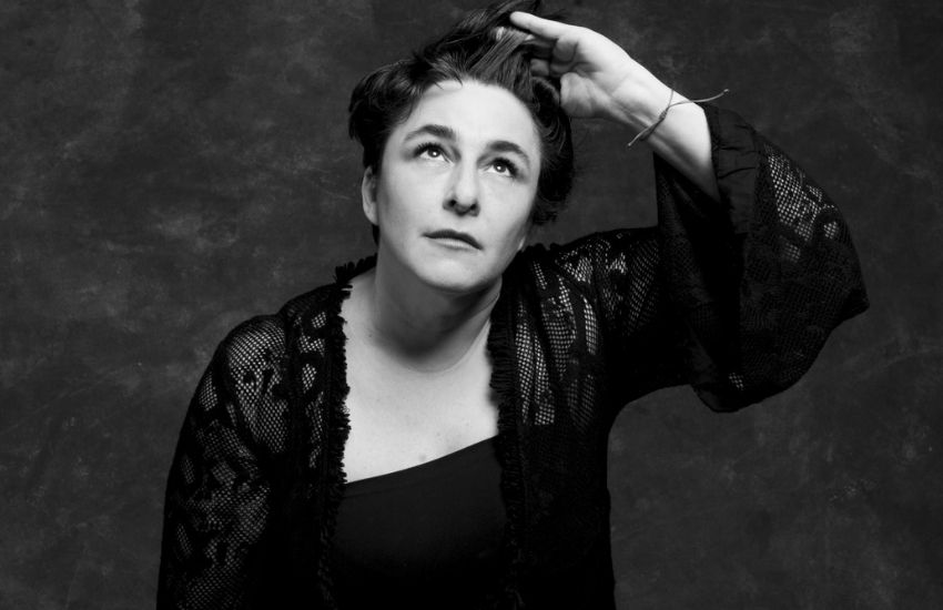 ESRA DERMANCIOĞLU’NDAN YENİ OYUN: İYİ DEĞİLİM AMA ANLATACAK KADAR DA KÖTÜ DEĞİLİM