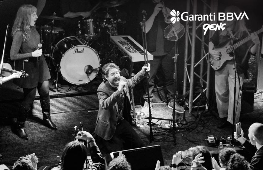 SPOTLIGHT: OI VA VOI