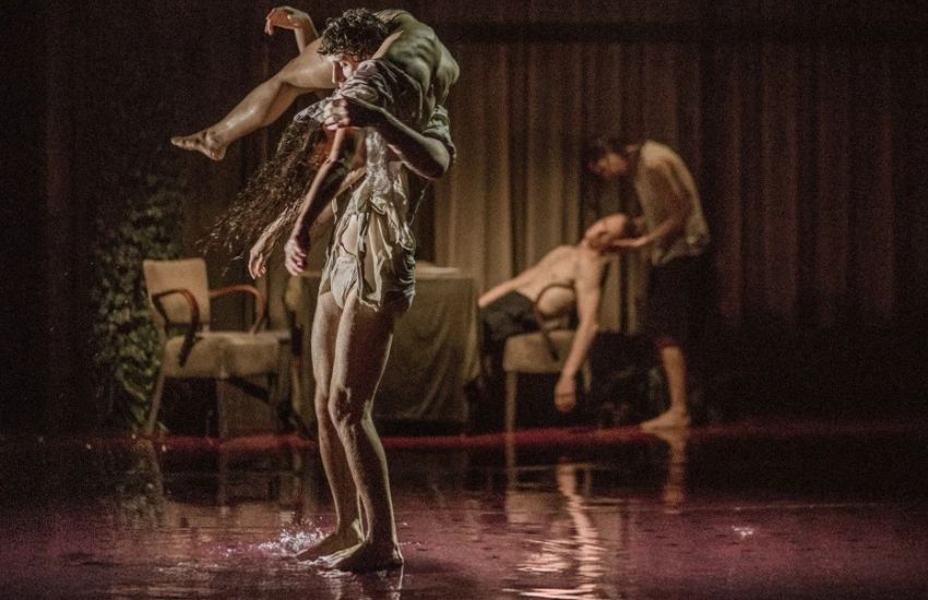 PEEPING TOM’DAN ZİHNİN KATMANLARINA YOLCULUK: “ÜÇLEME: KAYIP KAPI, KAYIP ODA VE GİZLİ KAT” 